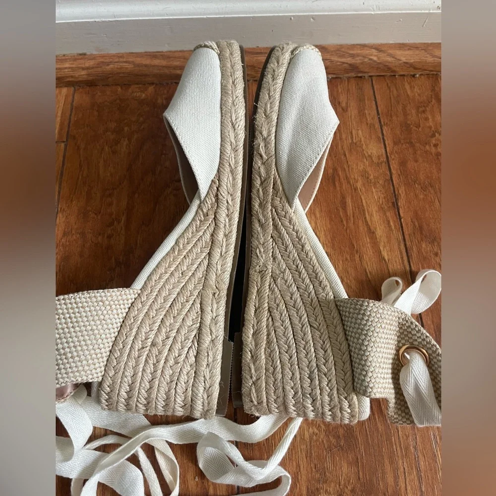 NWOT Women's White Espadrille Wedge Sandals Heels Closed Toe Lace Up